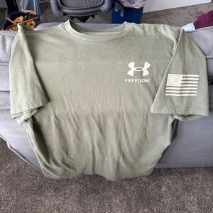 Under Armour freedom T-shirt, men’s medium loose cut